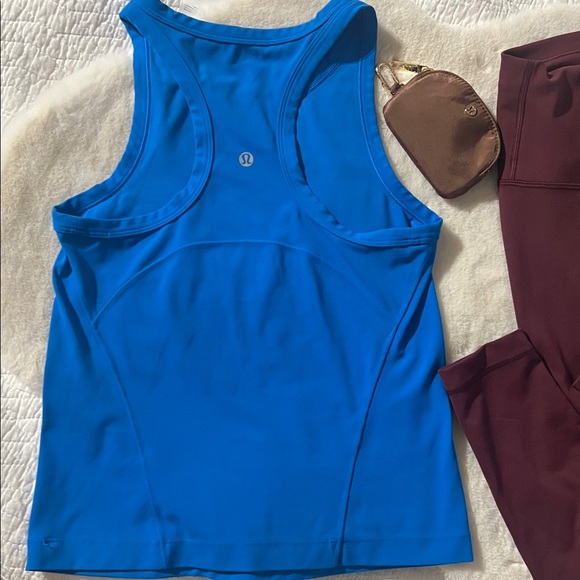 lululemon Burgundy leggings and blue lululemon top and key chain - Picture 6 of 11